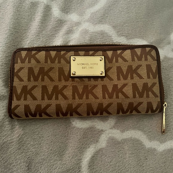 Michael Kors wallet in good condition - Picture 5 of 5